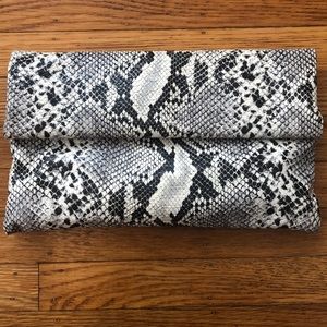 Black and White Snakeskin clutch 🔥